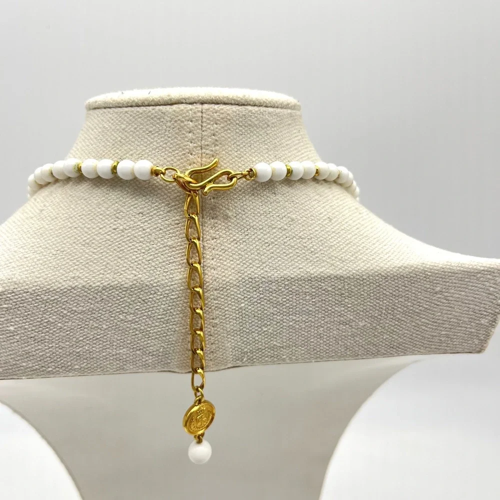 Liz Claiborne Chunky White Bead Necklace Gold‎ Tone Accent Vintage Statement